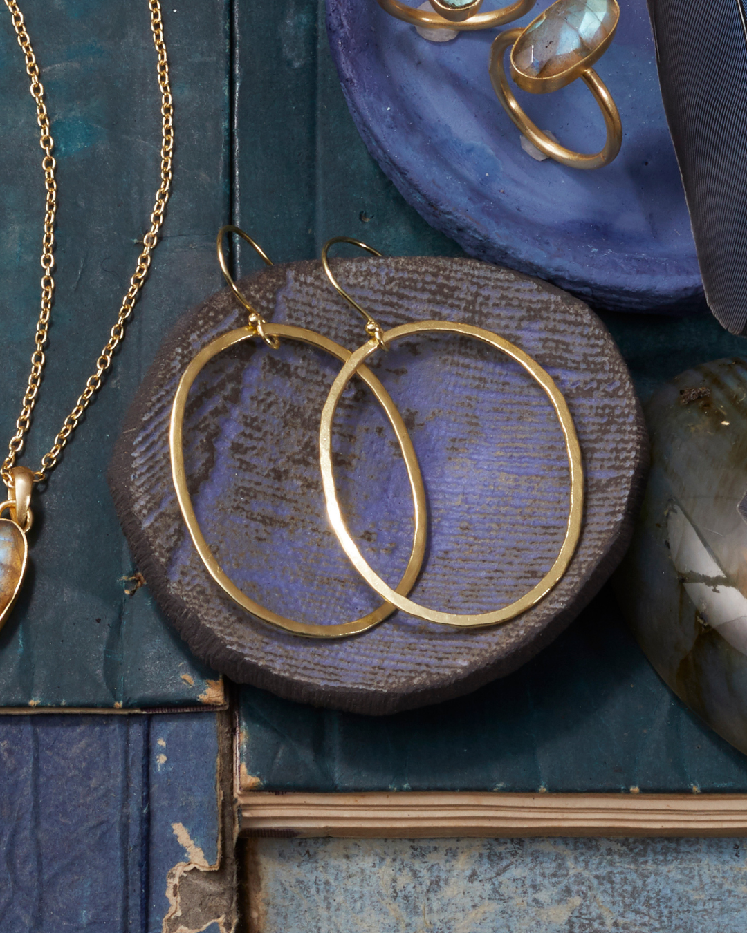 HAMMERED OVAL EARRINGS