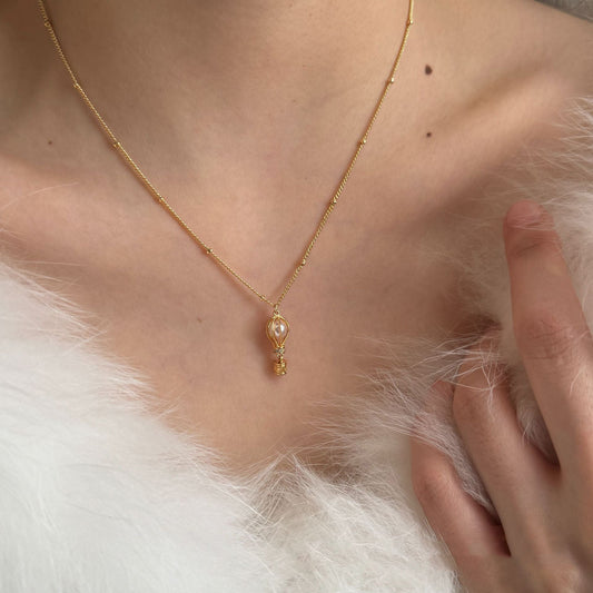 Creative Hot Air Balloon Necklace Design Retro Artistic Clavicle Chain