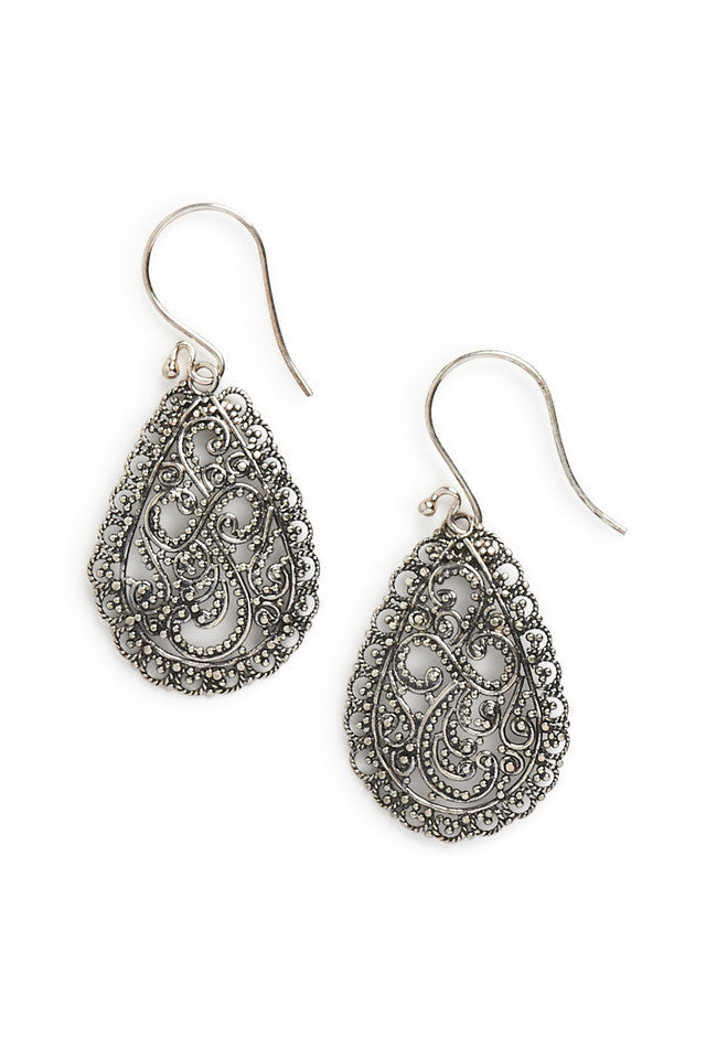 Scallop Edge Filigree Teardrop Silver Earrings