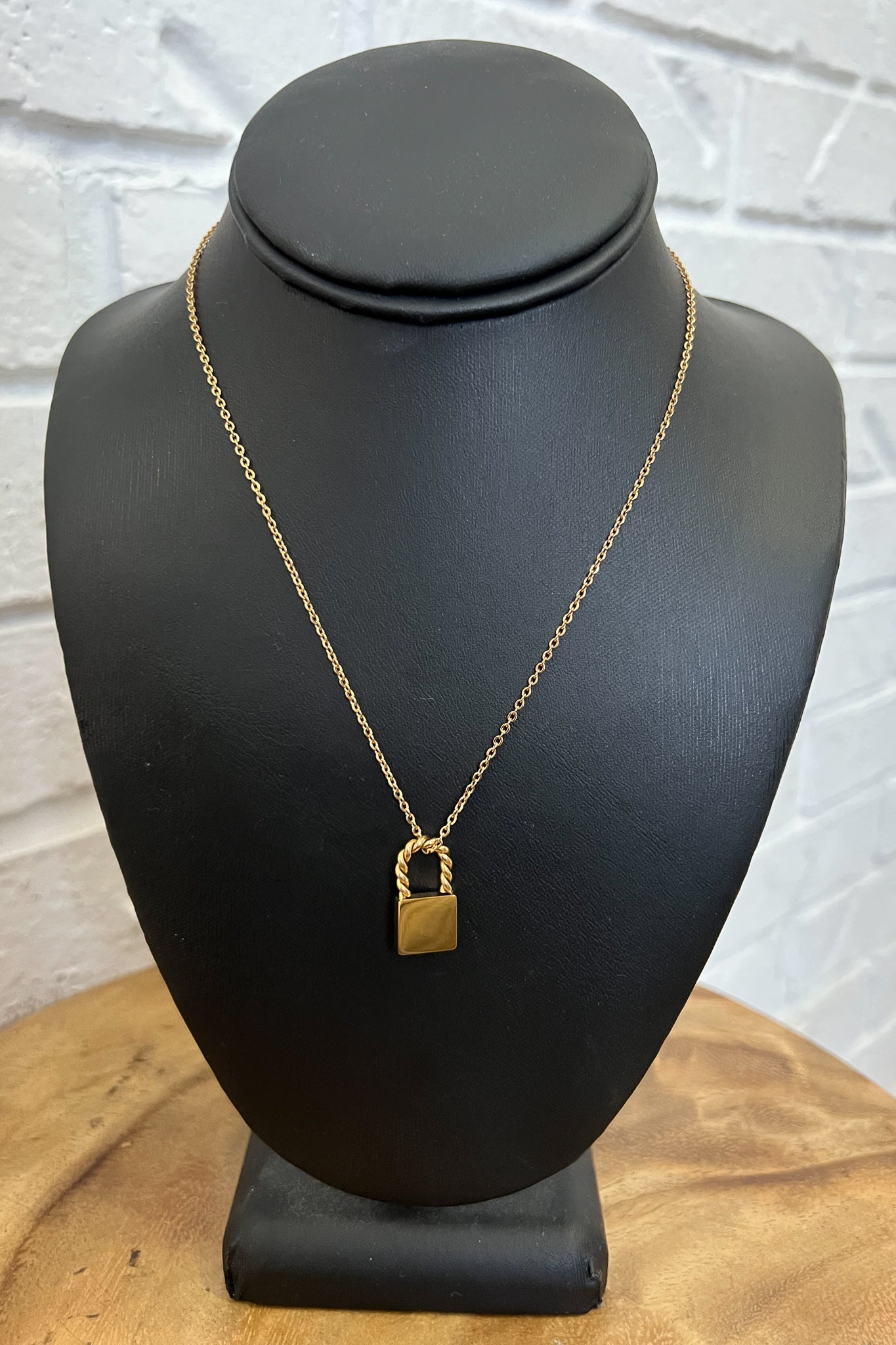 18K Naomi Twist Lock Necklace