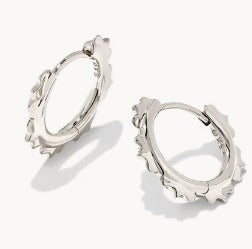 KENDRA SCOTT- Genevieve Huggie Earrings in Rhodium Metal