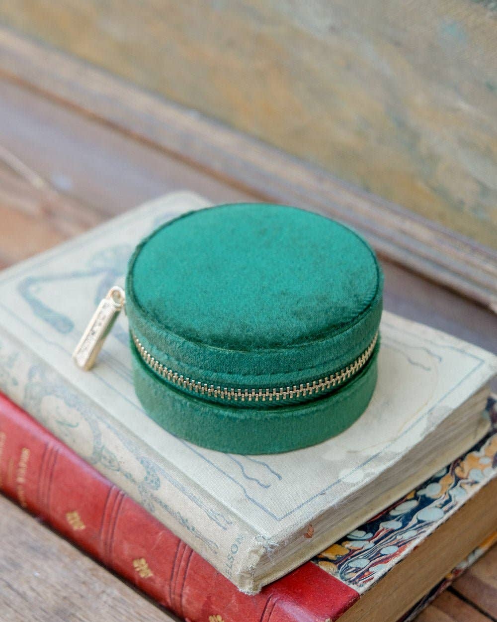 Velvet Round Travel Jewelry Box - Yvonne