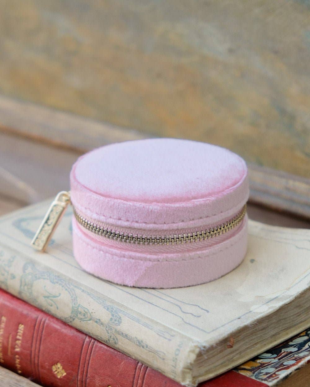 Velvet Round Travel Jewelry Box - Yvonne